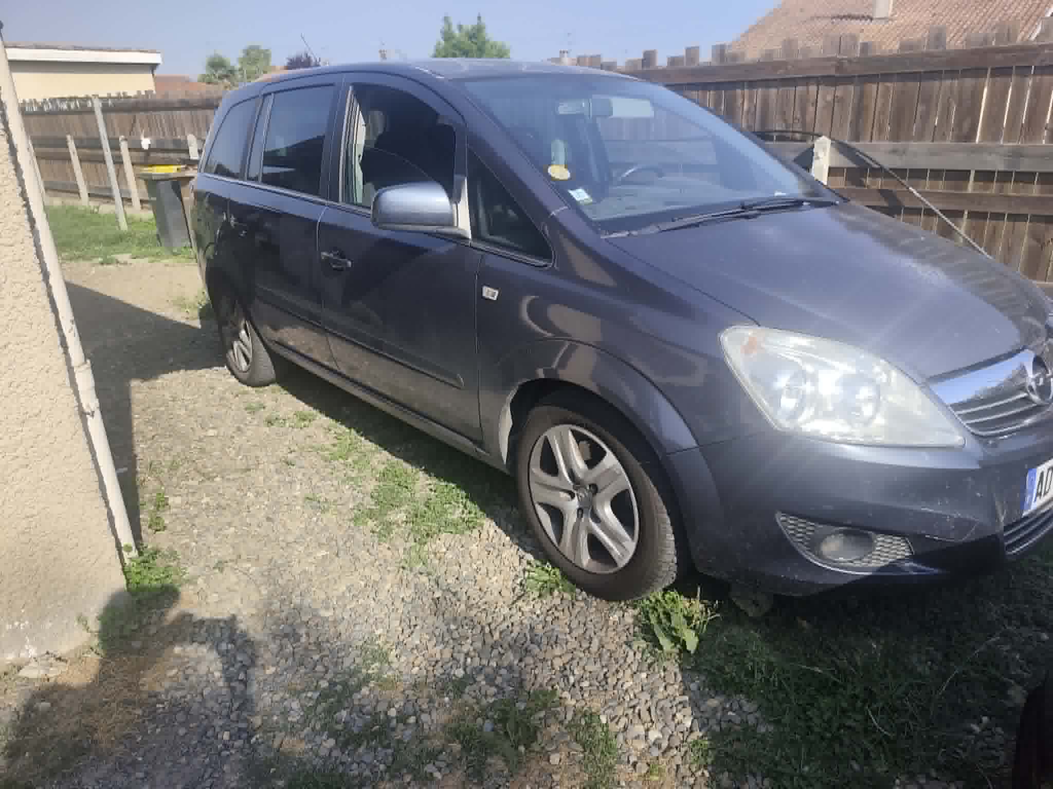 Avant — Opel Zafira B 1.9 CDTI 120 Cv